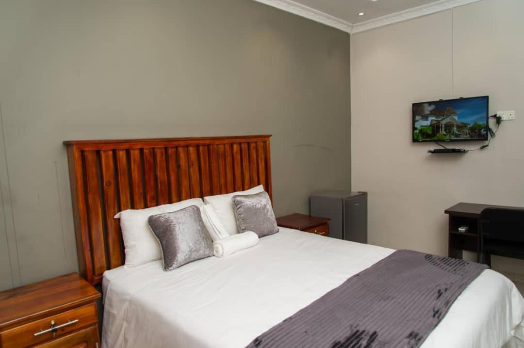 848 Guest House Victoria Falls Room photo